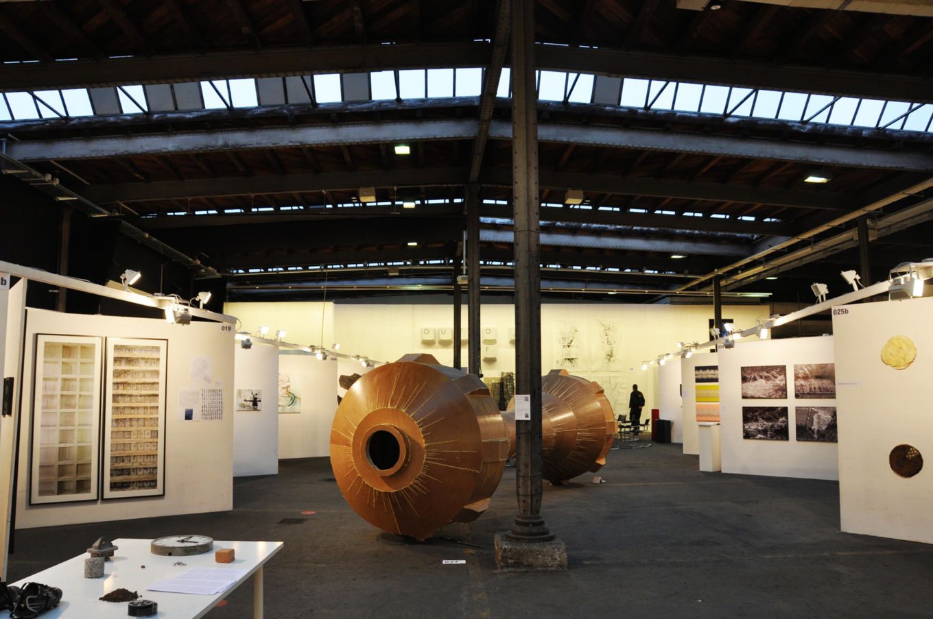 Ausstellungsansicht: Visarte presents: Schöne Bescherung, Art Dock Zürich, 6. Dezember 2014 – 25. Januar 2015, Halle Art Dock