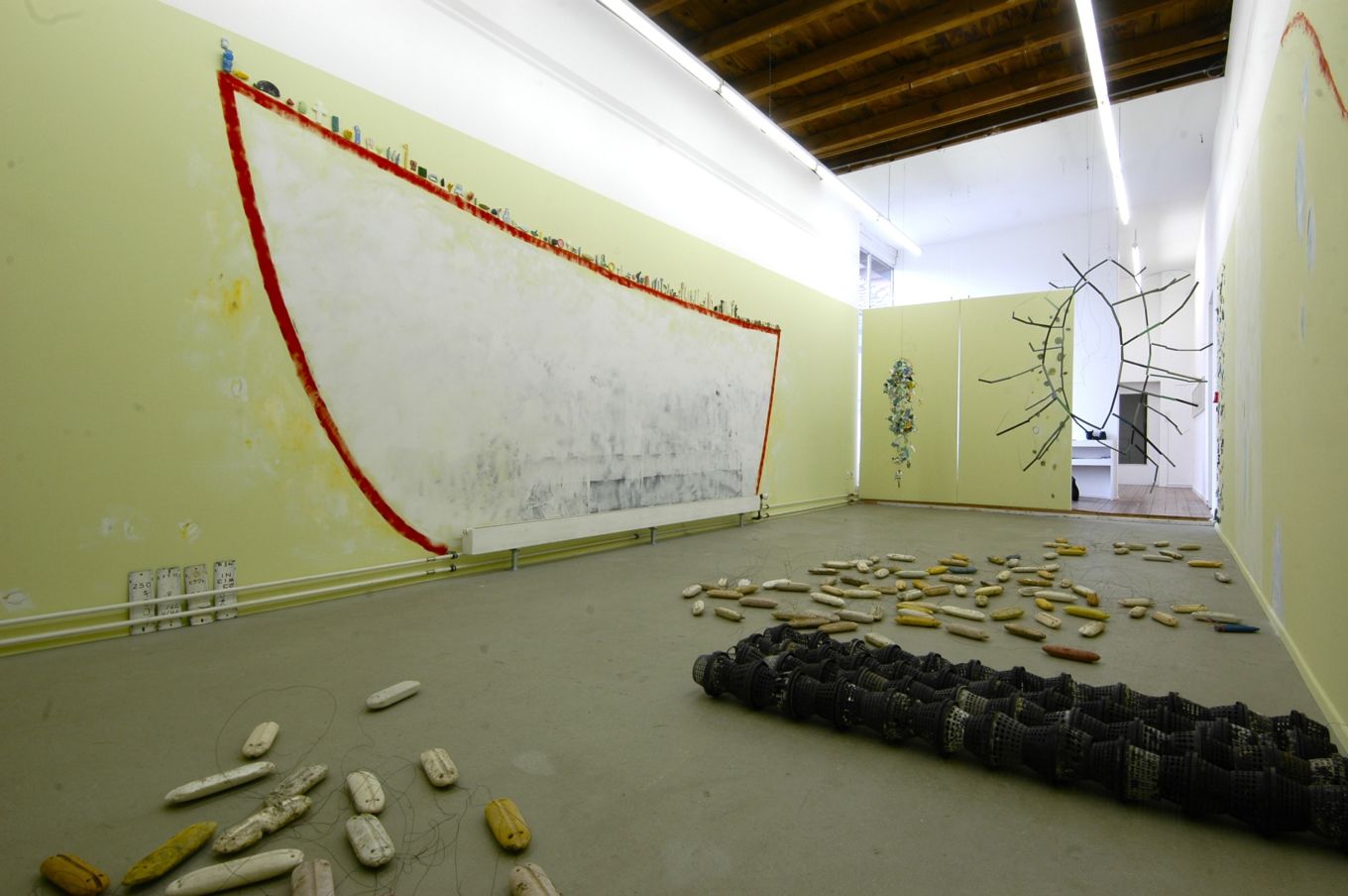 Ausstellungsansicht: Es ist was passiert, Oxyd Nr. 16, Doppelausstellung mit Eugen Frei, 2005, Katharina Rapp
