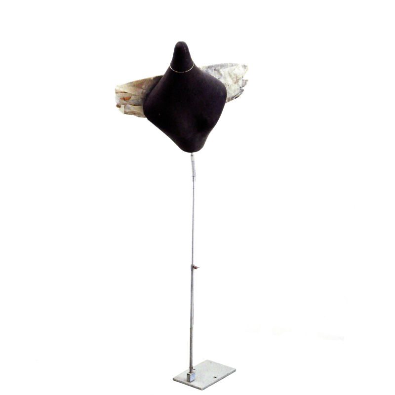 Engelchen, 2002, Schaufenster-Büste, Gipsbinden, Karton, 145 x 53 x 30 cm, Objekt aus der Serie «Frauen II»