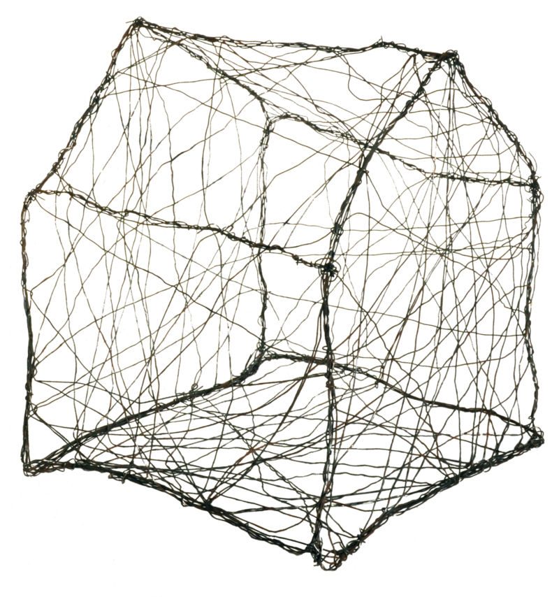 Ausgebrannt, 2013, Draht, Karton verbrannt, ca. 24 x 21 x 19 cm, Objekt aus der Serie «Häuser I»