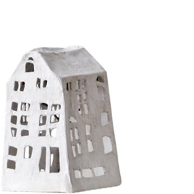 Haus mit schwarzem Vogel, 2003, Karton, Papier, Leim, ca. 35 x 25 x 25 cm, Objekt aus der Serie «Häuser II»