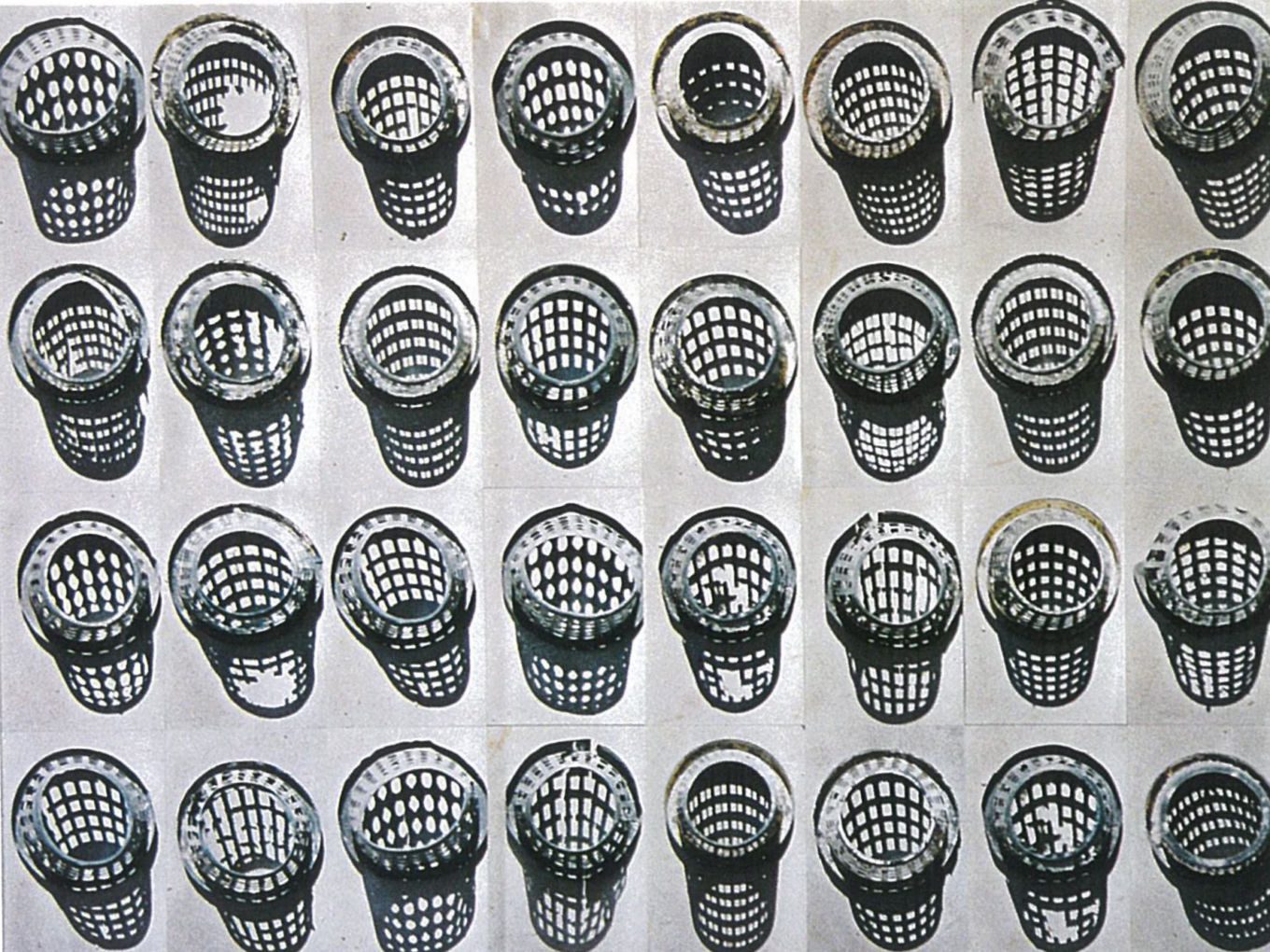 Reusen, 2001, 32 Fotos, 74 x 105 cm, Werk aus der Serie «Strandgut II»
