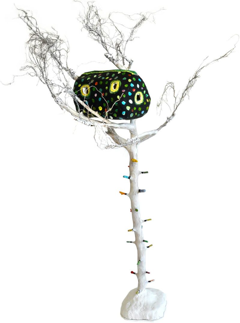 Baumhaus, 2020, Weissdornast, Wurzeln, Draht, Papier, Farbe, Fimo, ca. 80 x 60 x 50 cm, Objekt aus der Serie «Häuser IV»
